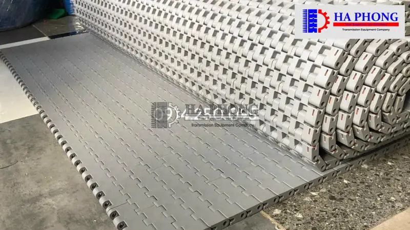 Băng tải nhựa có bề mặt kín