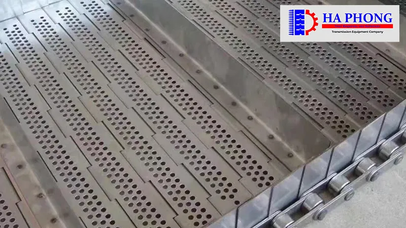 Băng Tải Inox Dạng Sợi Xoắn Có Ghờ Chạy Bằng Xích Và Con Lăn Biên Inox