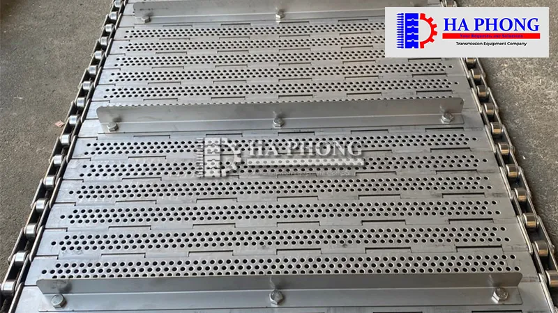 ứng dụng băng tải tấm Inox dạng bản lề