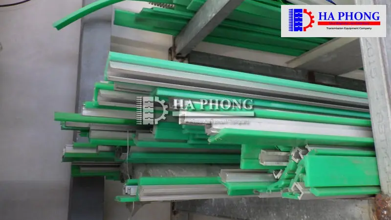 Đặc Điểm Nổi Bật của Tay Gá Dẫn Hướng Băng Tải