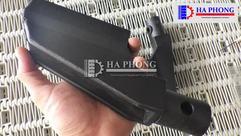  Tay gá dẫn hướng vách biên băng tải