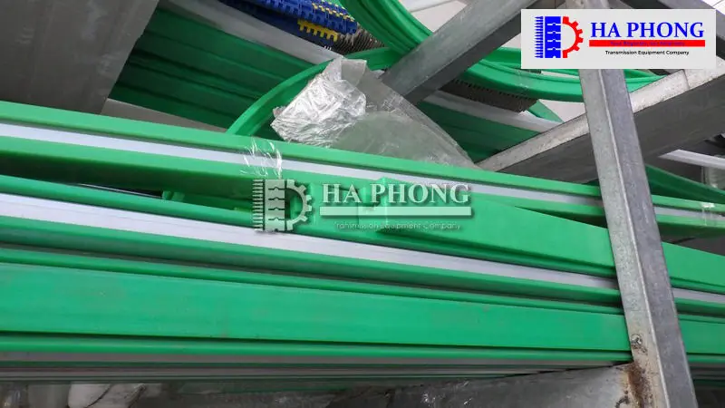 Tay gá dẫn hướng băng tải