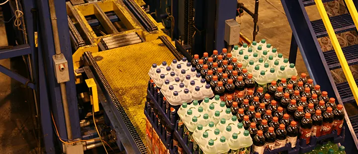 Băng tải xích kéo pallet