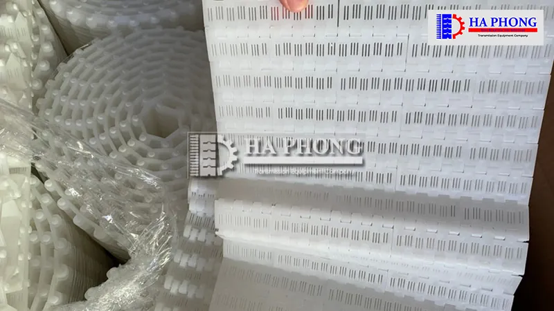 Băng tải nhựa habasit M2511 được lắp ráp từ các modul link riêng lẽ lại theo bản rộng yêu cầu