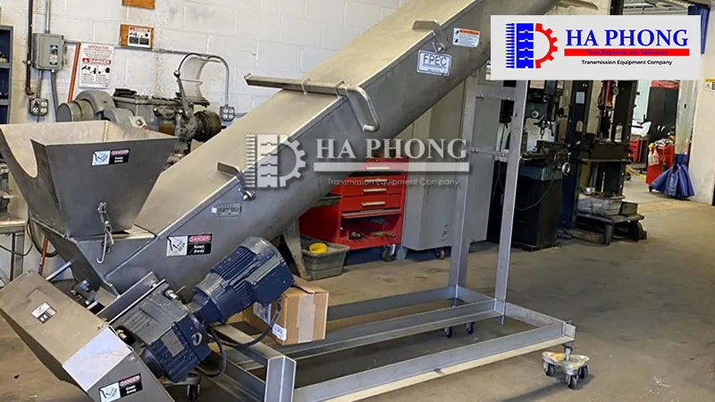 Băng tải trục vít nghiêng