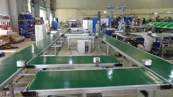 Ứng dụng của băng tải vuông góc trong công nghiệp