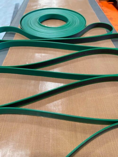 Băng Tải PU Bo Mép Tránh Bám Dính