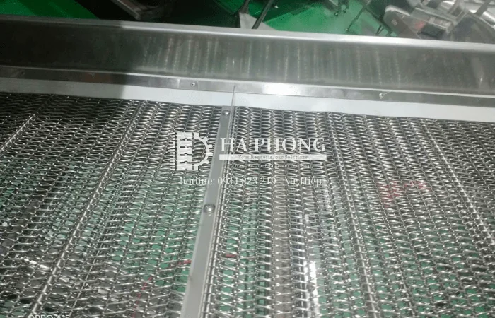 Dự Án Thực Tế: Gia công thay thế lắp đặt băng tải lưới inox cho nhà máy bánh Tiền Giang