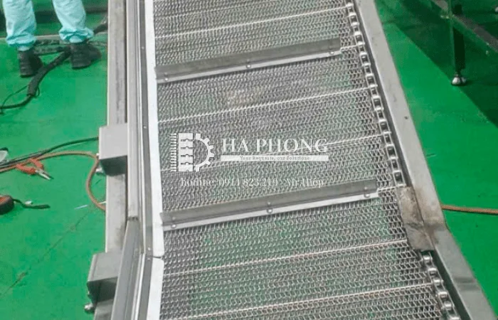 Dự Án Thực Tế: Gia công thay thế lắp đặt băng tải lưới inox cho nhà máy bánh Tiền Giang