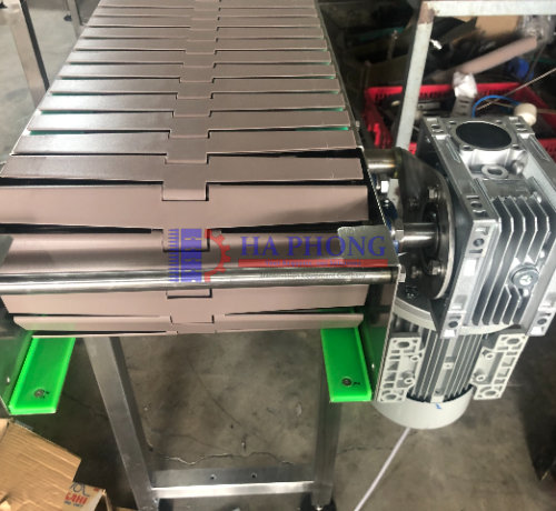 Băng tải xích nhựa chạy cong Hongsbelt HS880