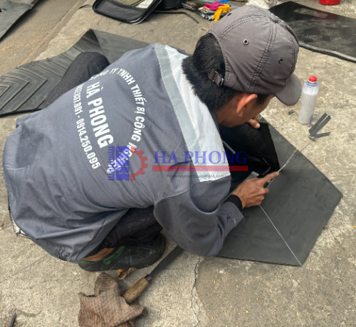 Hướng dẫn cách dán băng tải cao su chuyên nghiệp và bền đẹp