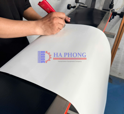 Băng tải PU trắng dày 1.5mm Băng tải PU trắng dày 1.5mm