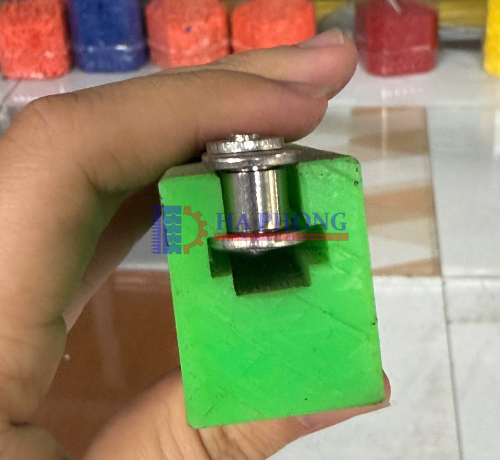 Thanh dẫn hướng xích thanh truot dan huong xich 4